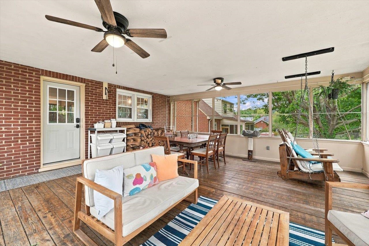 630 PARKVIEW AVE, STAUNTON, Virginia 24401, 3 Bedrooms Bedrooms, ,2 BathroomsBathrooms,Residential,630 PARKVIEW AVE,682031 MLS # 682031 630 PARKVIEW AVE, STAUNTON, Virginia 24401, 3 Bedrooms Bedrooms, ,2 BathroomsBathrooms,Residential,630 PARKVIEW AVE,682031 MLS # 682031