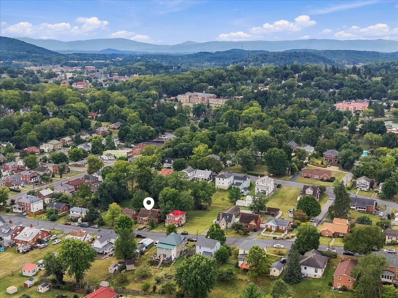 630 PARKVIEW AVE, STAUNTON, Virginia 24401, 3 Bedrooms Bedrooms, ,2 BathroomsBathrooms,Residential,630 PARKVIEW AVE,682031 MLS # 682031 630 PARKVIEW AVE, STAUNTON, Virginia 24401, 3 Bedrooms Bedrooms, ,2 BathroomsBathrooms,Residential,630 PARKVIEW AVE,682031 MLS # 682031