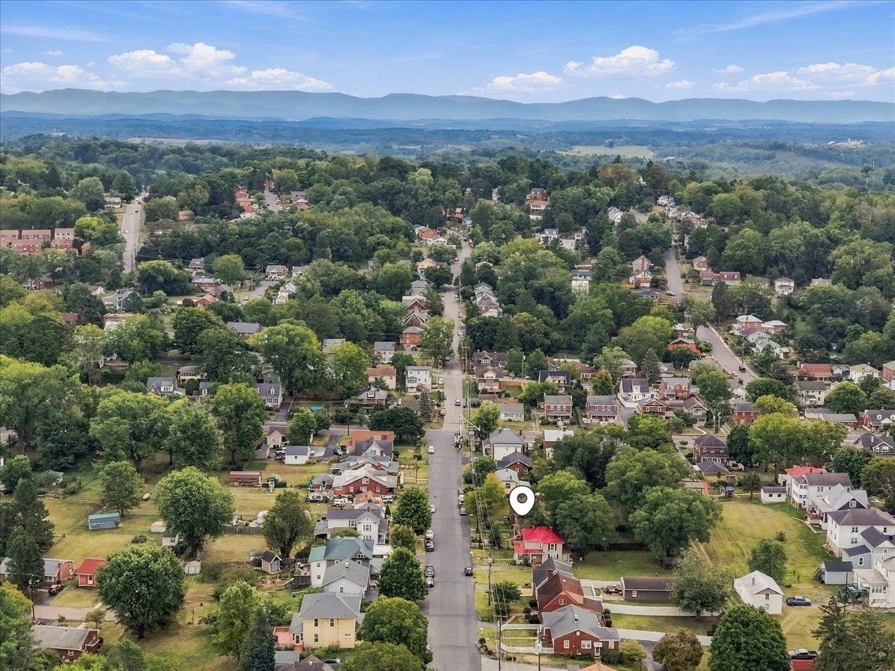 630 PARKVIEW AVE, STAUNTON, Virginia 24401, 3 Bedrooms Bedrooms, ,2 BathroomsBathrooms,Residential,630 PARKVIEW AVE,682031 MLS # 682031 630 PARKVIEW AVE, STAUNTON, Virginia 24401, 3 Bedrooms Bedrooms, ,2 BathroomsBathrooms,Residential,630 PARKVIEW AVE,682031 MLS # 682031
