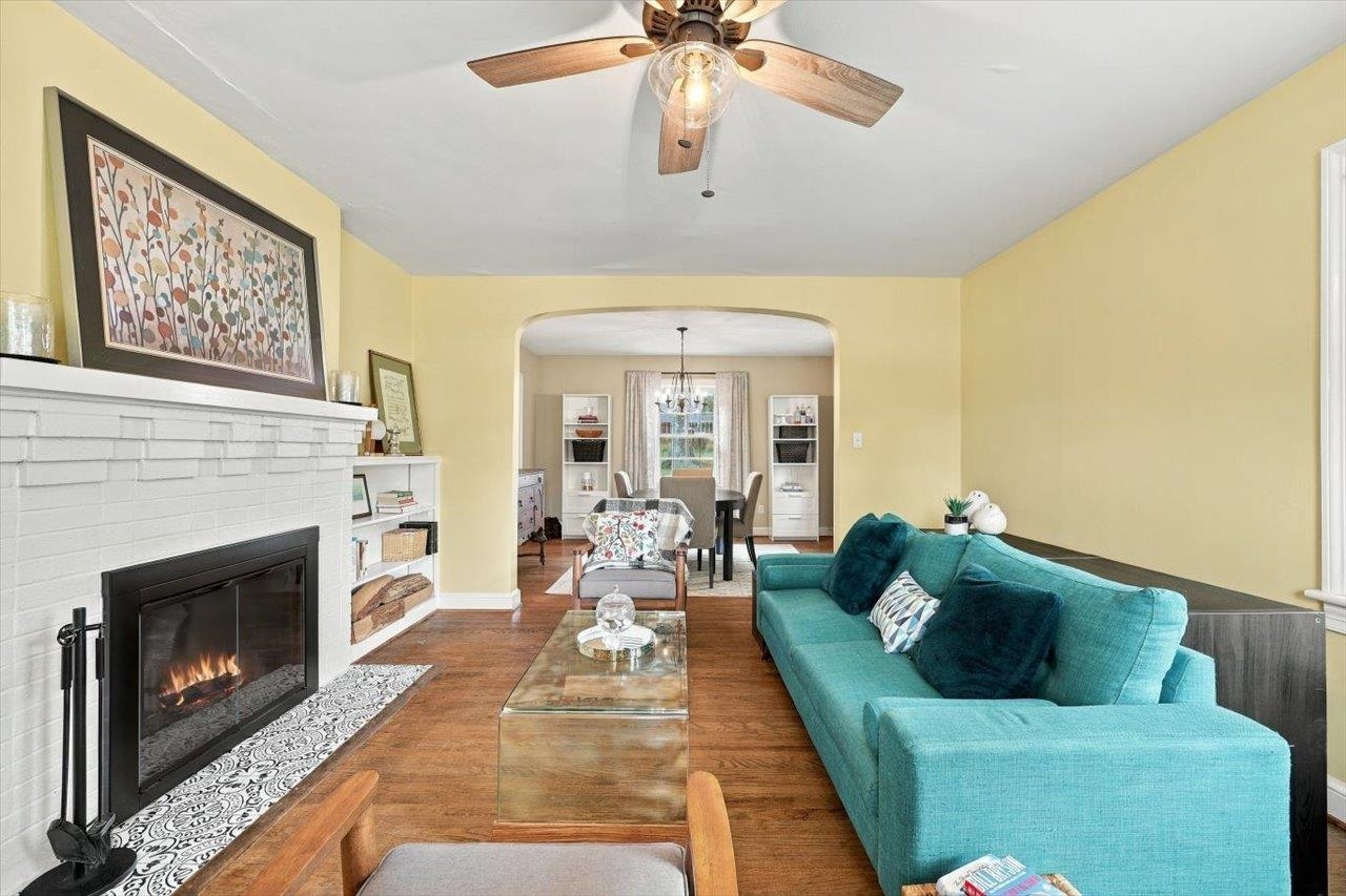 630 PARKVIEW AVE, STAUNTON, Virginia 24401, 3 Bedrooms Bedrooms, ,2 BathroomsBathrooms,Residential,630 PARKVIEW AVE,682031 MLS # 682031 630 PARKVIEW AVE, STAUNTON, Virginia 24401, 3 Bedrooms Bedrooms, ,2 BathroomsBathrooms,Residential,630 PARKVIEW AVE,682031 MLS # 682031