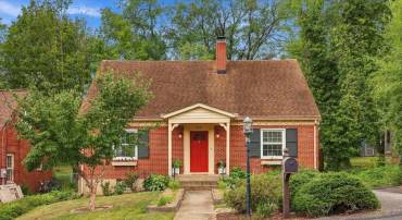 630 PARKVIEW AVE, STAUNTON, Virginia 24401, 3 Bedrooms Bedrooms, ,2 BathroomsBathrooms,Residential,630 PARKVIEW AVE,682031 MLS # 682031