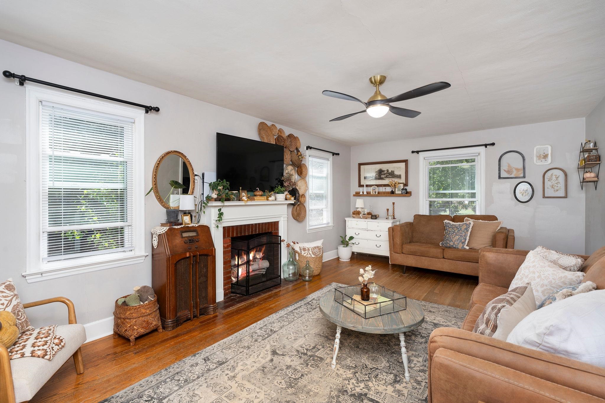 2052 CHASE AVE, WAYNESBORO, Virginia 22980, 2 Bedrooms Bedrooms, ,1 BathroomBathrooms,Residential,2052 CHASE AVE,682041 MLS # 682041 2052 CHASE AVE, WAYNESBORO, Virginia 22980, 2 Bedrooms Bedrooms, ,1 BathroomBathrooms,Residential,2052 CHASE AVE,682041 MLS # 682041