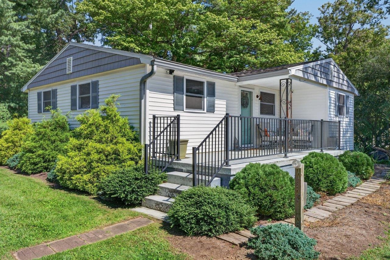 366 HERMITAGE RD, STAUNTON, Virginia 24401, 2 Bedrooms Bedrooms, ,1 BathroomBathrooms,Residential,366 HERMITAGE RD,682058 MLS # 682058 366 HERMITAGE RD, STAUNTON, Virginia 24401, 2 Bedrooms Bedrooms, ,1 BathroomBathrooms,Residential,366 HERMITAGE RD,682058 MLS # 682058