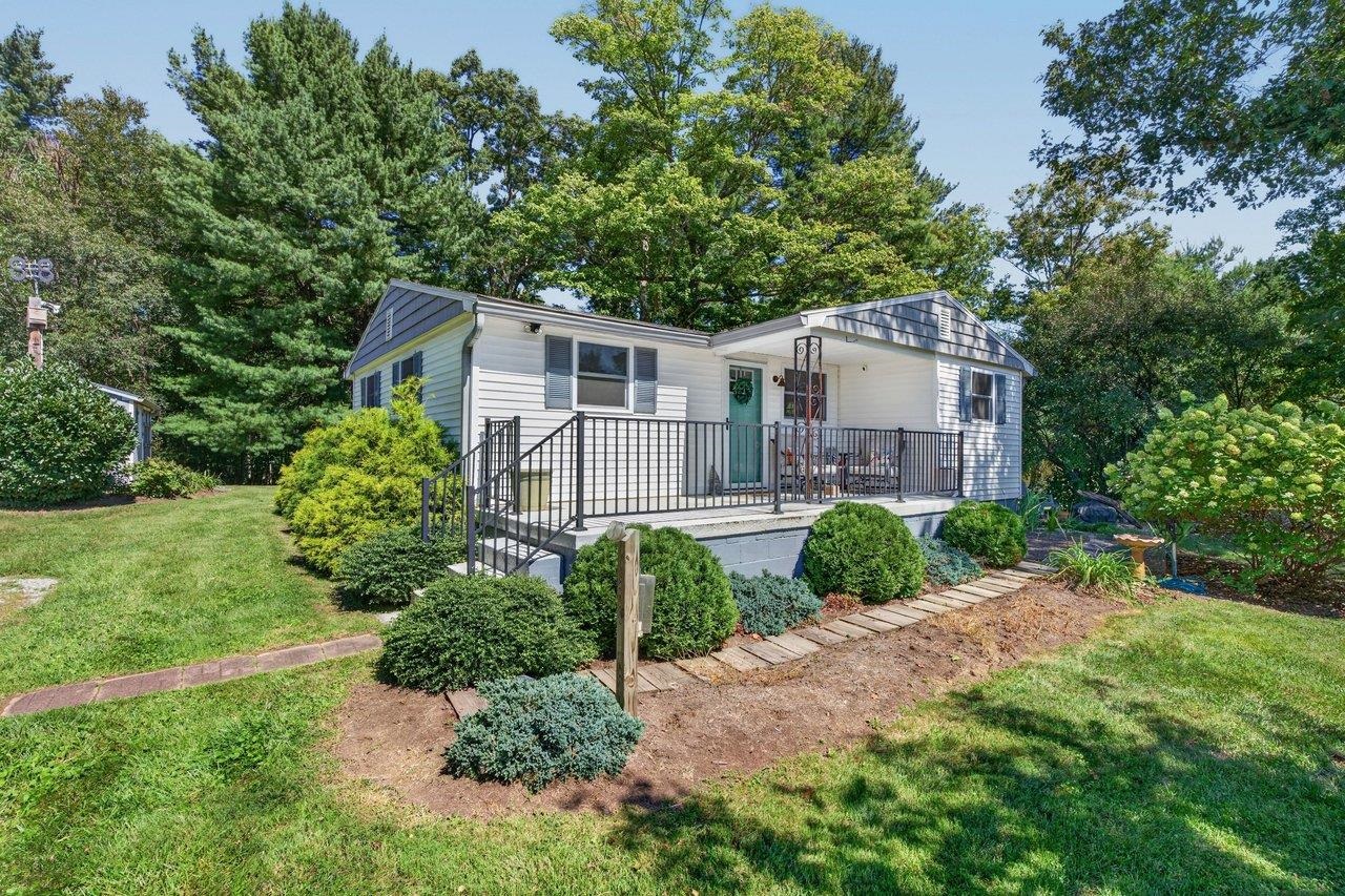366 HERMITAGE RD, STAUNTON, Virginia 24401, 2 Bedrooms Bedrooms, ,1 BathroomBathrooms,Residential,366 HERMITAGE RD,682058 MLS # 682058 366 HERMITAGE RD, STAUNTON, Virginia 24401, 2 Bedrooms Bedrooms, ,1 BathroomBathrooms,Residential,366 HERMITAGE RD,682058 MLS # 682058