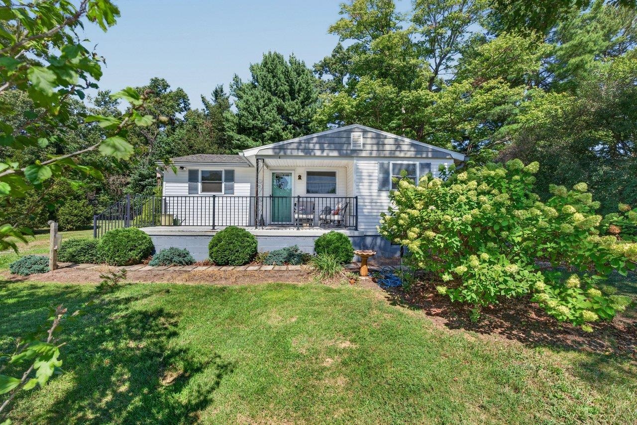 366 HERMITAGE RD, STAUNTON, Virginia 24401, 2 Bedrooms Bedrooms, ,1 BathroomBathrooms,Residential,366 HERMITAGE RD,682058 MLS # 682058 366 HERMITAGE RD, STAUNTON, Virginia 24401, 2 Bedrooms Bedrooms, ,1 BathroomBathrooms,Residential,366 HERMITAGE RD,682058 MLS # 682058