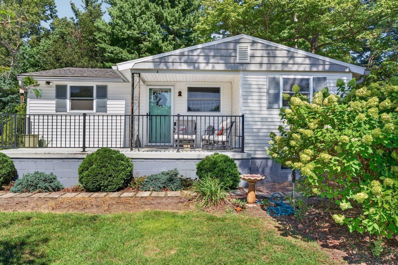 366 HERMITAGE RD, STAUNTON, Virginia 24401, 2 Bedrooms Bedrooms, ,1 BathroomBathrooms,Residential,366 HERMITAGE RD,682058 MLS # 682058 366 HERMITAGE RD, STAUNTON, Virginia 24401, 2 Bedrooms Bedrooms, ,1 BathroomBathrooms,Residential,366 HERMITAGE RD,682058 MLS # 682058