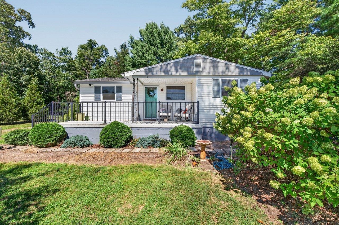 366 HERMITAGE RD, STAUNTON, Virginia 24401, 2 Bedrooms Bedrooms, ,1 BathroomBathrooms,Residential,366 HERMITAGE RD,682058 MLS # 682058 366 HERMITAGE RD, STAUNTON, Virginia 24401, 2 Bedrooms Bedrooms, ,1 BathroomBathrooms,Residential,366 HERMITAGE RD,682058 MLS # 682058