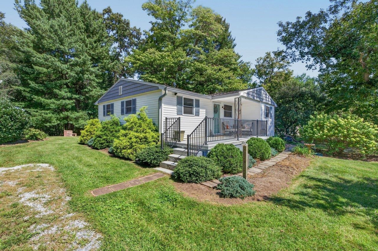 366 HERMITAGE RD, STAUNTON, Virginia 24401, 2 Bedrooms Bedrooms, ,1 BathroomBathrooms,Residential,366 HERMITAGE RD,682058 MLS # 682058 366 HERMITAGE RD, STAUNTON, Virginia 24401, 2 Bedrooms Bedrooms, ,1 BathroomBathrooms,Residential,366 HERMITAGE RD,682058 MLS # 682058