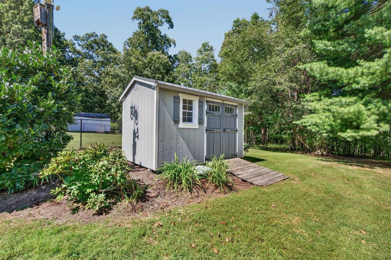 366 HERMITAGE RD, STAUNTON, Virginia 24401, 2 Bedrooms Bedrooms, ,1 BathroomBathrooms,Residential,366 HERMITAGE RD,682058 MLS # 682058 366 HERMITAGE RD, STAUNTON, Virginia 24401, 2 Bedrooms Bedrooms, ,1 BathroomBathrooms,Residential,366 HERMITAGE RD,682058 MLS # 682058