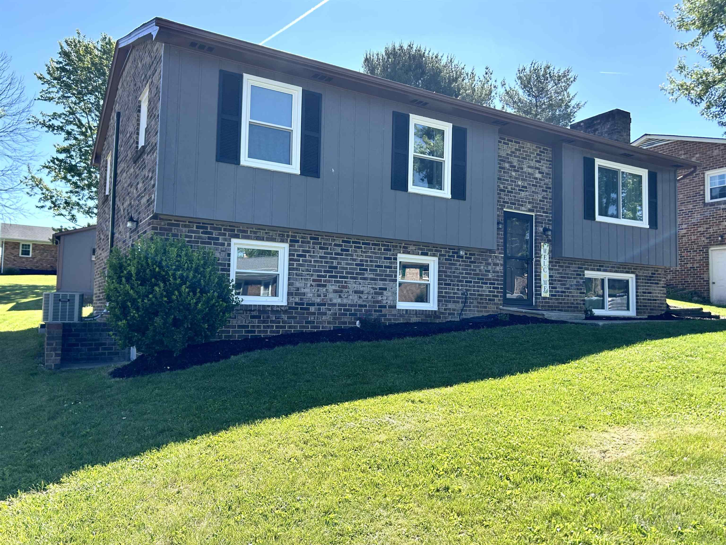 20 BINGHAM ST, VERONA, Virginia 24482, 3 Bedrooms Bedrooms, ,1 BathroomBathrooms,Residential,20 BINGHAM ST,677983 MLS # 677983 20 BINGHAM ST, VERONA, Virginia 24482, 3 Bedrooms Bedrooms, ,1 BathroomBathrooms,Residential,20 BINGHAM ST,677983 MLS # 677983