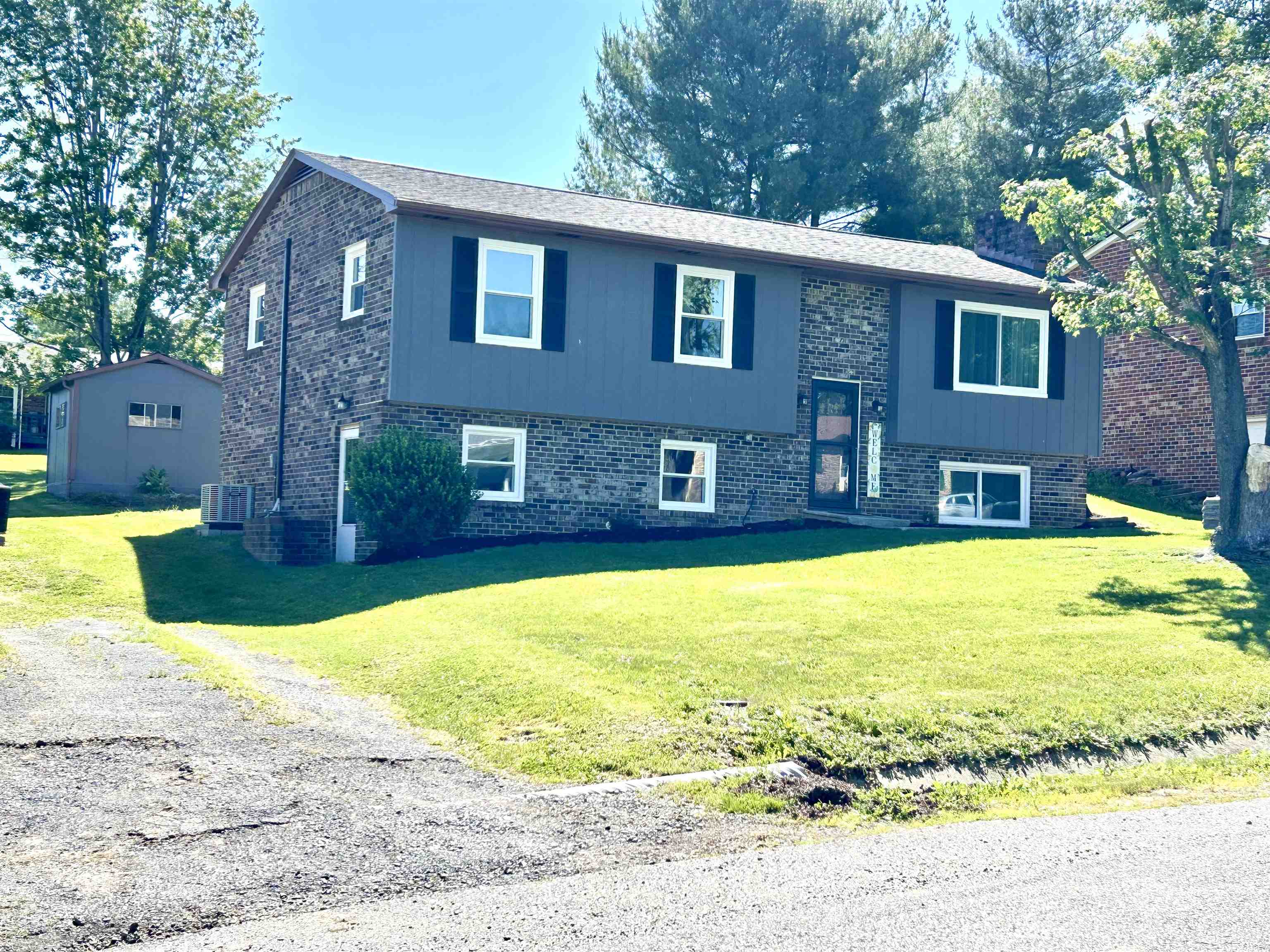 20 BINGHAM ST, VERONA, Virginia 24482, 3 Bedrooms Bedrooms, ,1 BathroomBathrooms,Residential,20 BINGHAM ST,677983 MLS # 677983 20 BINGHAM ST, VERONA, Virginia 24482, 3 Bedrooms Bedrooms, ,1 BathroomBathrooms,Residential,20 BINGHAM ST,677983 MLS # 677983