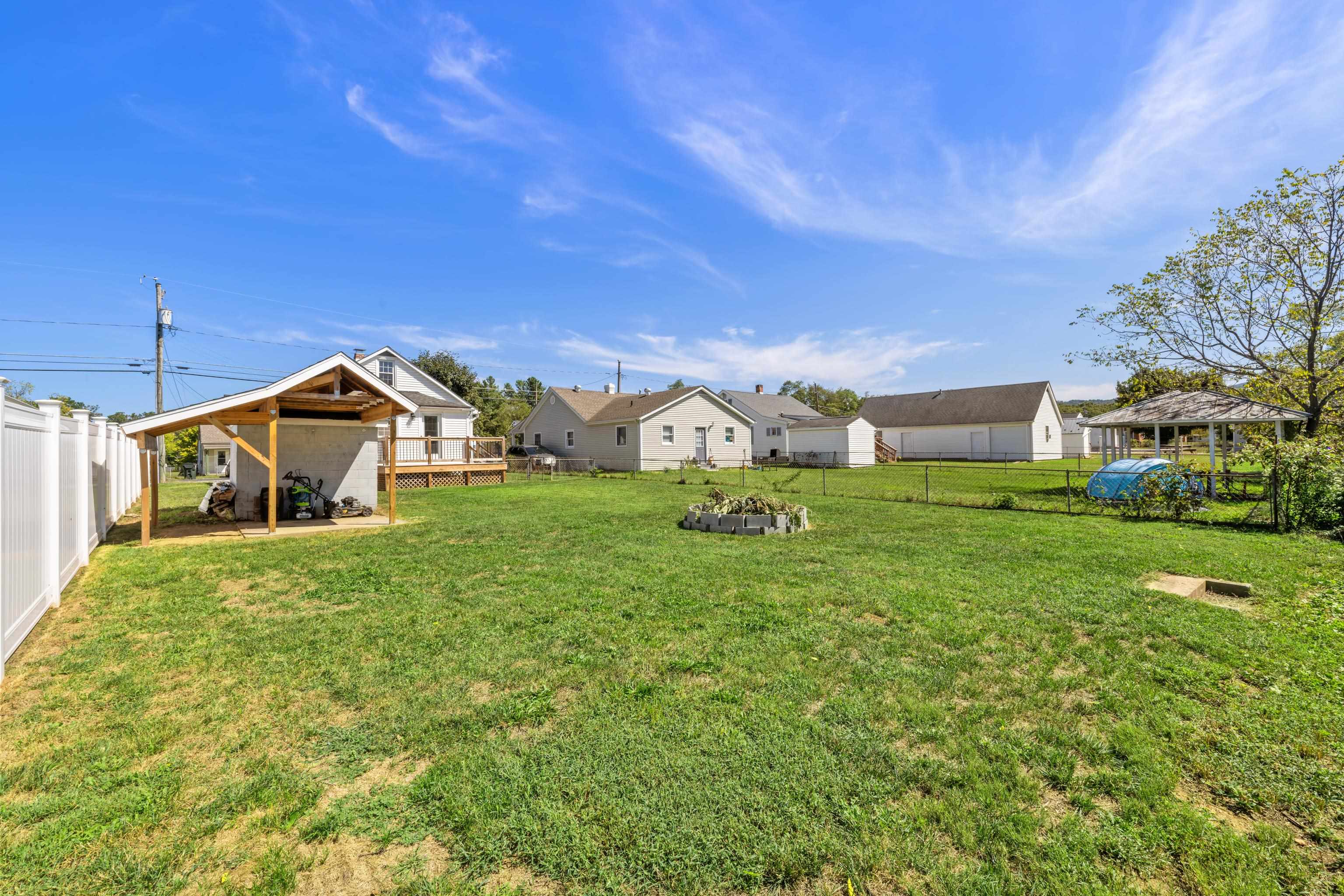 33 BEAGLE GAP RUN, WAYNESBORO, Virginia 22980, 3 Bedrooms Bedrooms, ,1 BathroomBathrooms,Residential,33 BEAGLE GAP RUN,682059 MLS # 682059 33 BEAGLE GAP RUN, WAYNESBORO, Virginia 22980, 3 Bedrooms Bedrooms, ,1 BathroomBathrooms,Residential,33 BEAGLE GAP RUN,682059 MLS # 682059