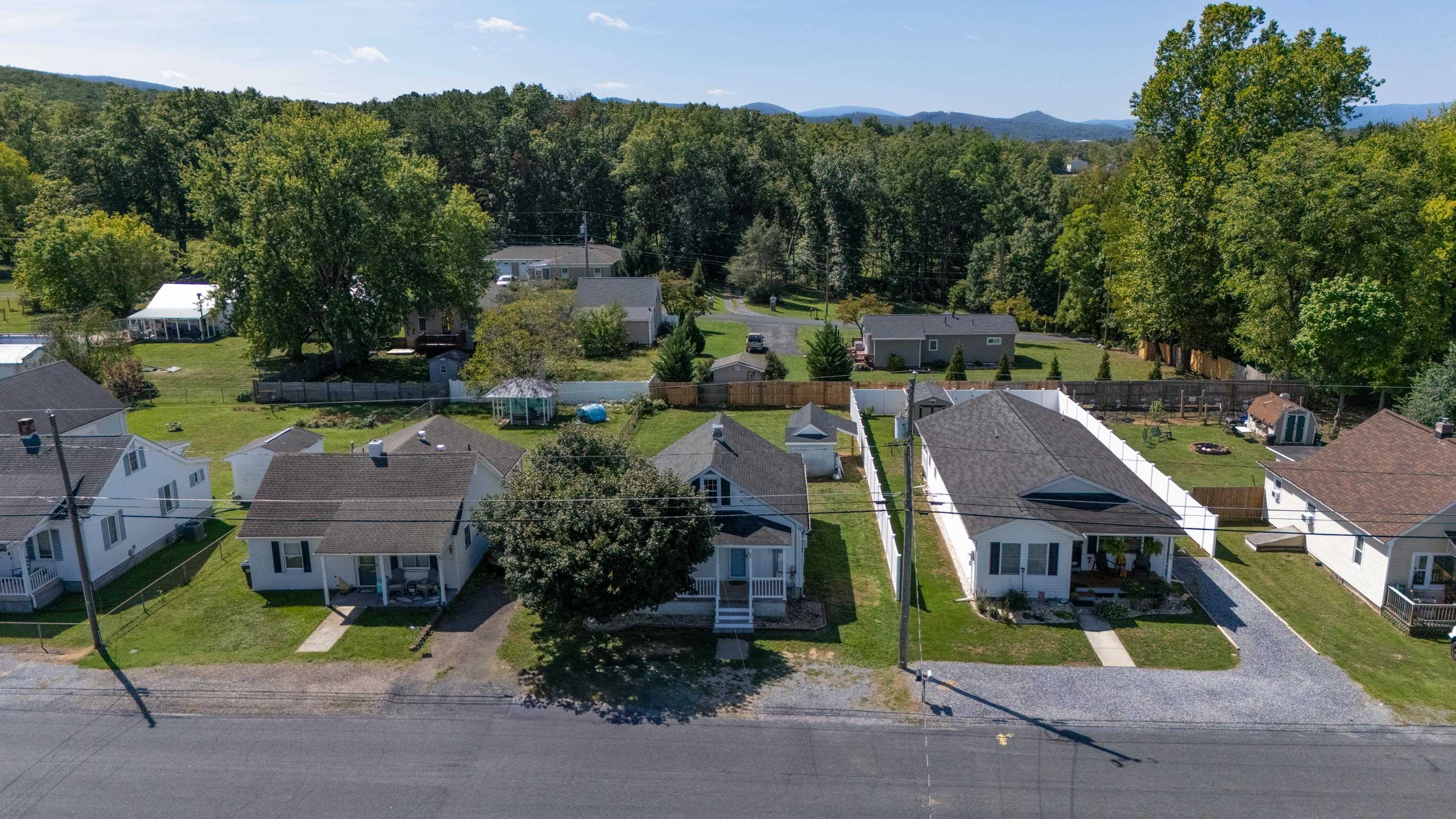 33 BEAGLE GAP RUN, WAYNESBORO, Virginia 22980, 3 Bedrooms Bedrooms, ,1 BathroomBathrooms,Residential,33 BEAGLE GAP RUN,682059 MLS # 682059 33 BEAGLE GAP RUN, WAYNESBORO, Virginia 22980, 3 Bedrooms Bedrooms, ,1 BathroomBathrooms,Residential,33 BEAGLE GAP RUN,682059 MLS # 682059