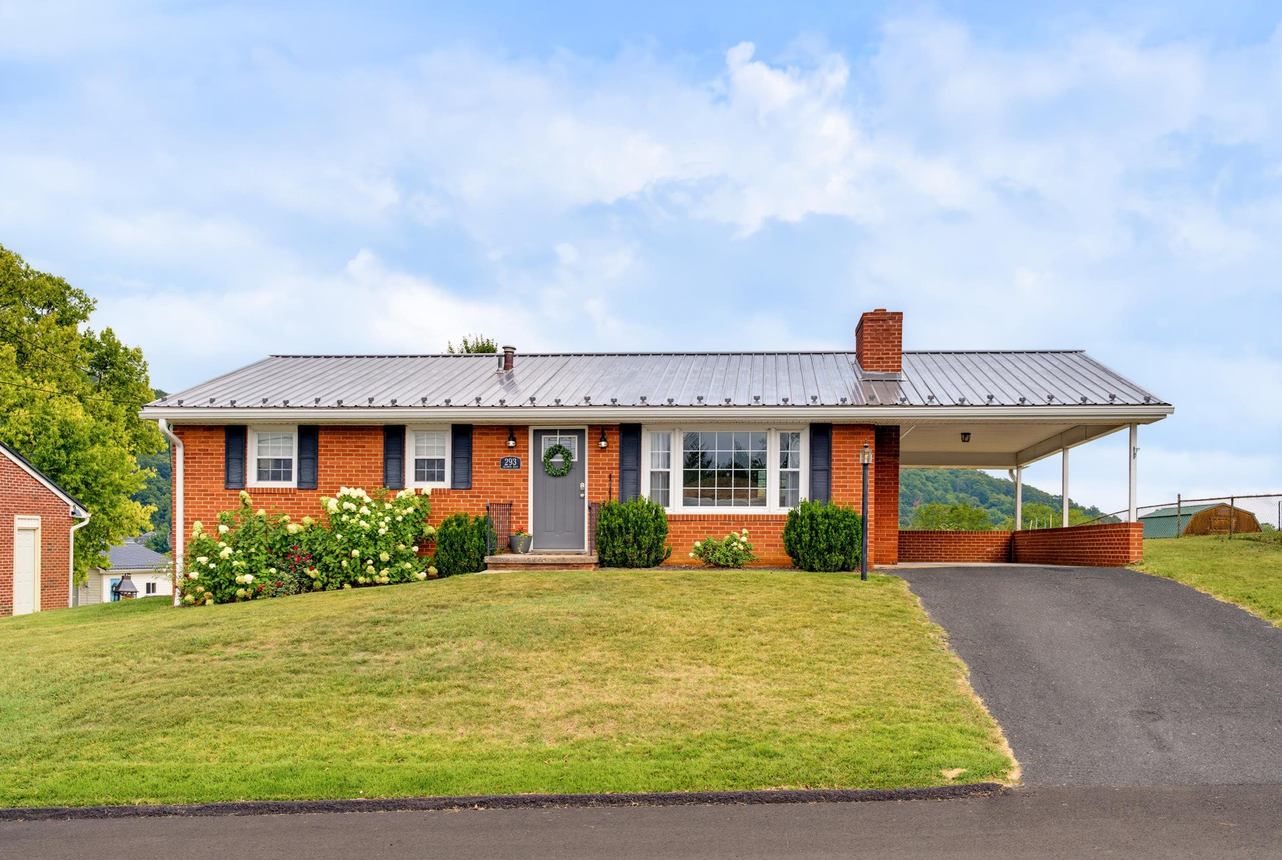 293 GRANDON RD, STAUNTON, Virginia 24401, 3 Bedrooms Bedrooms, ,1 BathroomBathrooms,Residential,293 GRANDON RD,682071 MLS # 682071 293 GRANDON RD, STAUNTON, Virginia 24401, 3 Bedrooms Bedrooms, ,1 BathroomBathrooms,Residential,293 GRANDON RD,682071 MLS # 682071