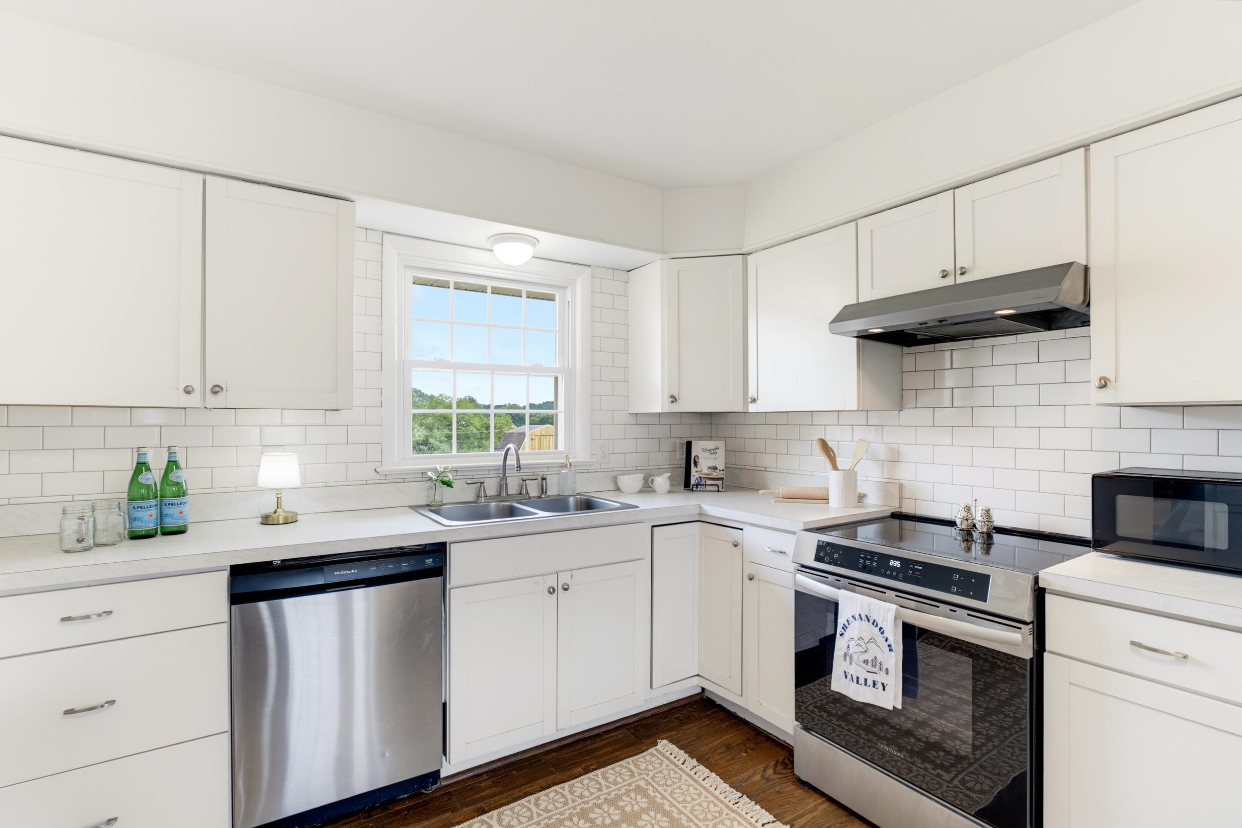293 GRANDON RD, STAUNTON, Virginia 24401, 3 Bedrooms Bedrooms, ,1 BathroomBathrooms,Residential,293 GRANDON RD,682071 MLS # 682071 293 GRANDON RD, STAUNTON, Virginia 24401, 3 Bedrooms Bedrooms, ,1 BathroomBathrooms,Residential,293 GRANDON RD,682071 MLS # 682071