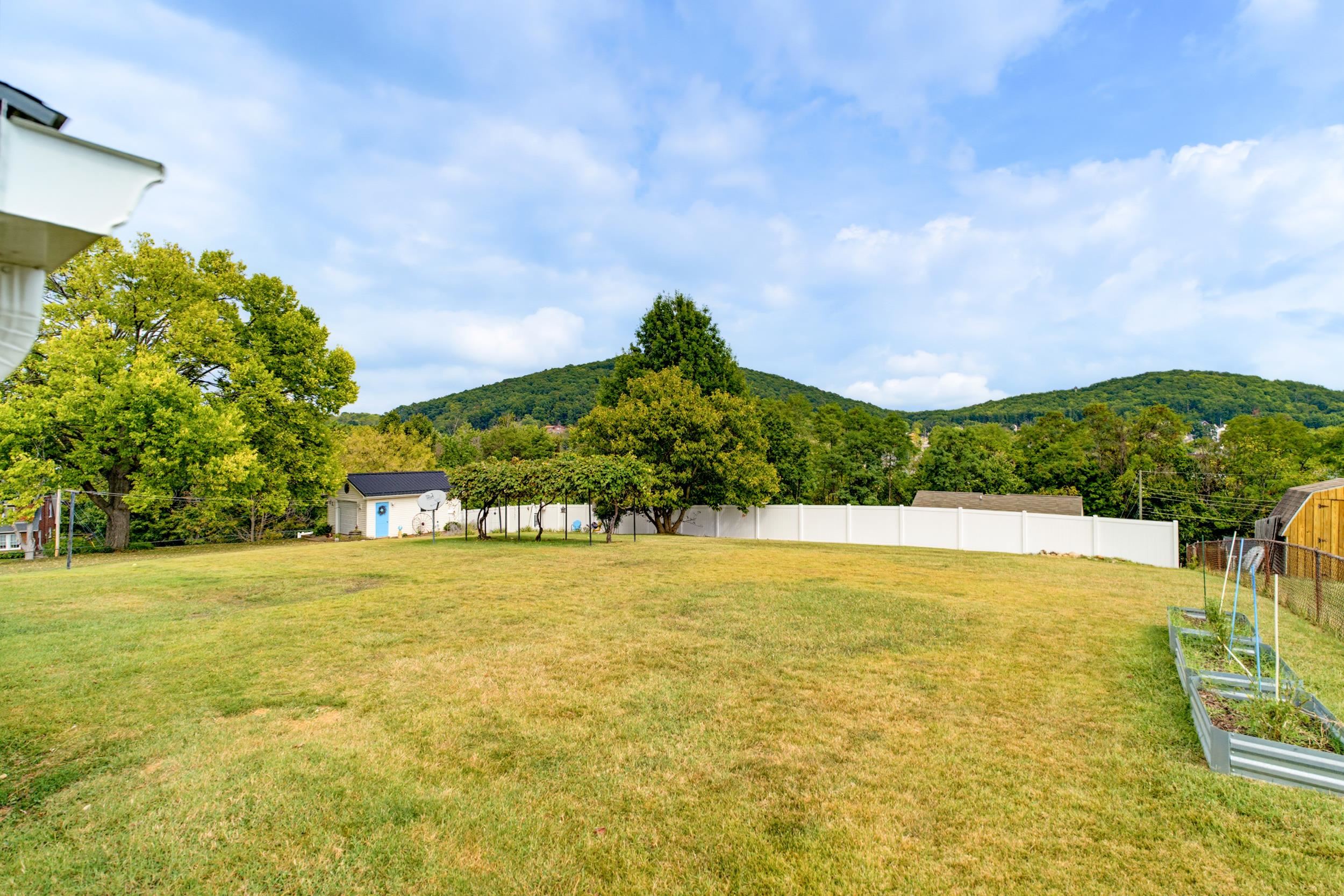 293 GRANDON RD, STAUNTON, Virginia 24401, 3 Bedrooms Bedrooms, ,1 BathroomBathrooms,Residential,293 GRANDON RD,682071 MLS # 682071 293 GRANDON RD, STAUNTON, Virginia 24401, 3 Bedrooms Bedrooms, ,1 BathroomBathrooms,Residential,293 GRANDON RD,682071 MLS # 682071