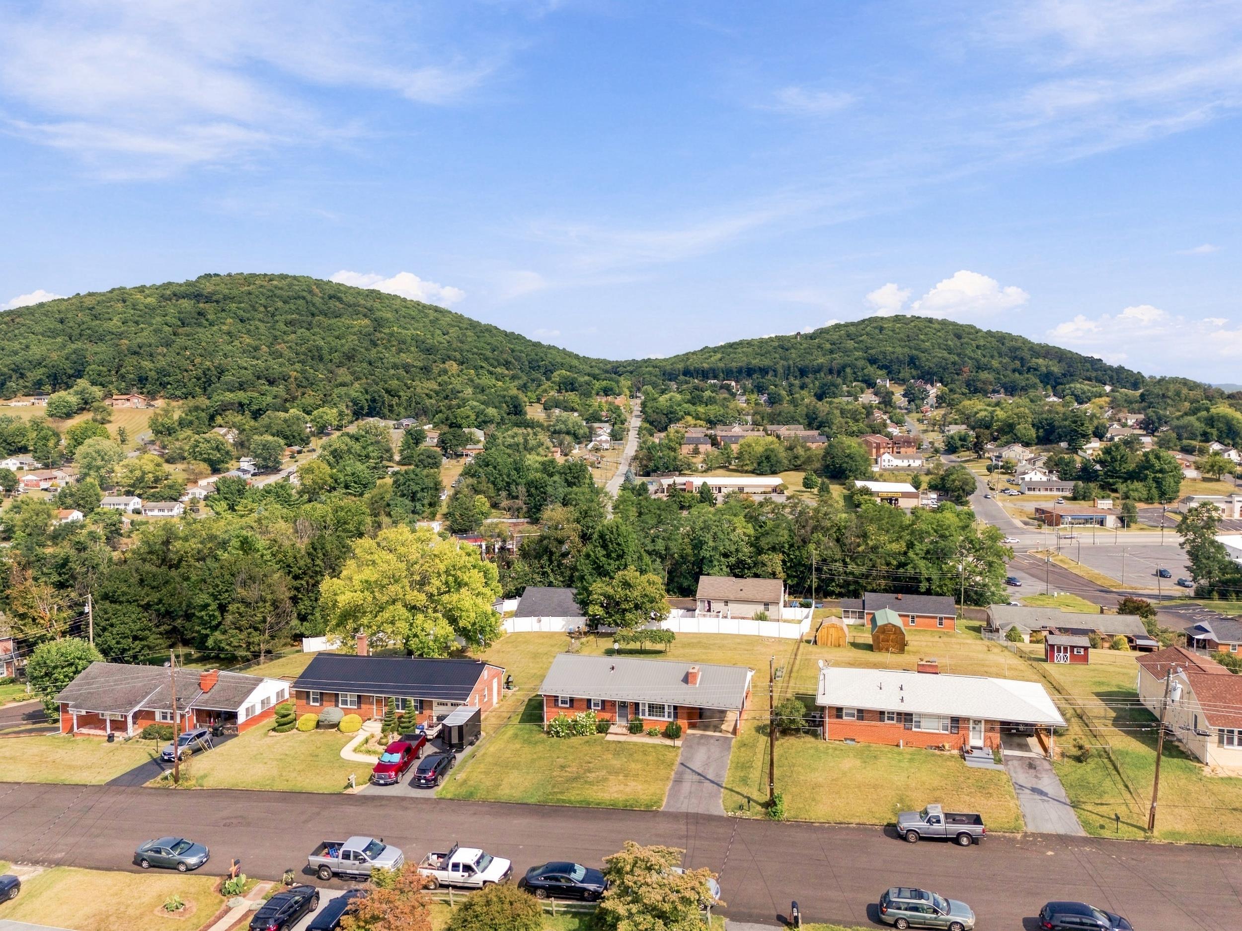 293 GRANDON RD, STAUNTON, Virginia 24401, 3 Bedrooms Bedrooms, ,1 BathroomBathrooms,Residential,293 GRANDON RD,682071 MLS # 682071 293 GRANDON RD, STAUNTON, Virginia 24401, 3 Bedrooms Bedrooms, ,1 BathroomBathrooms,Residential,293 GRANDON RD,682071 MLS # 682071