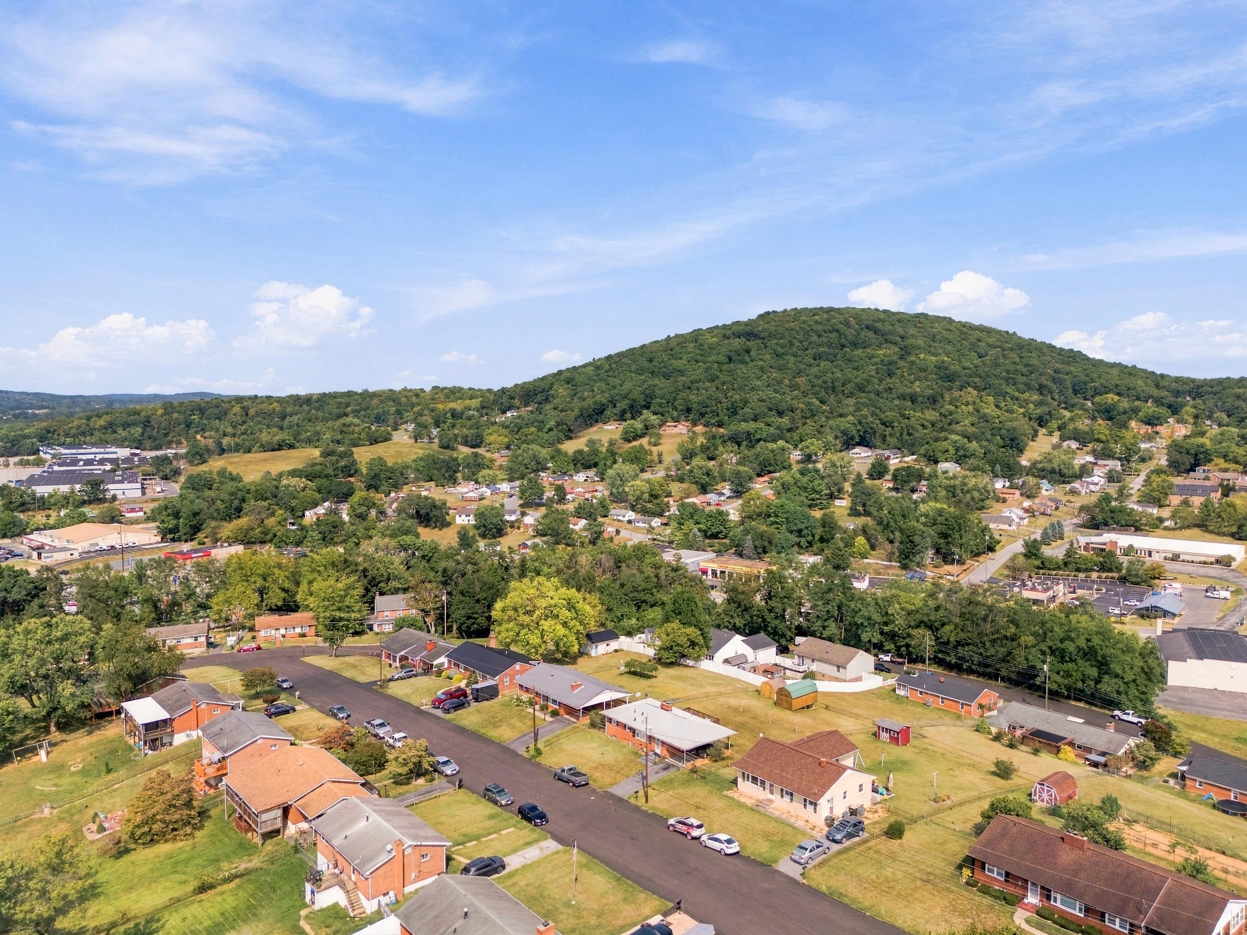 293 GRANDON RD, STAUNTON, Virginia 24401, 3 Bedrooms Bedrooms, ,1 BathroomBathrooms,Residential,293 GRANDON RD,682071 MLS # 682071 293 GRANDON RD, STAUNTON, Virginia 24401, 3 Bedrooms Bedrooms, ,1 BathroomBathrooms,Residential,293 GRANDON RD,682071 MLS # 682071