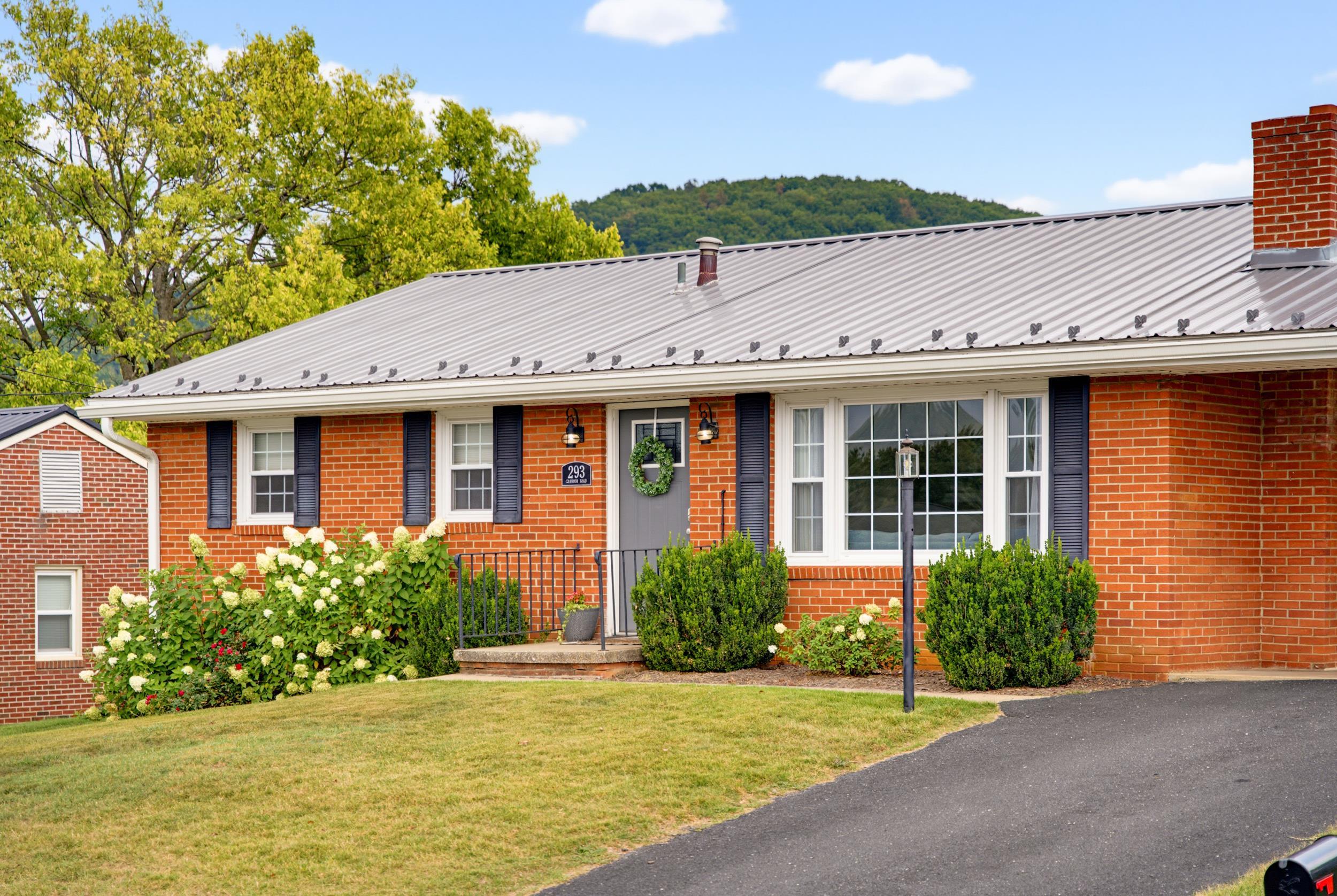 293 GRANDON RD, STAUNTON, Virginia 24401, 3 Bedrooms Bedrooms, ,1 BathroomBathrooms,Residential,293 GRANDON RD,682071 MLS # 682071 293 GRANDON RD, STAUNTON, Virginia 24401, 3 Bedrooms Bedrooms, ,1 BathroomBathrooms,Residential,293 GRANDON RD,682071 MLS # 682071