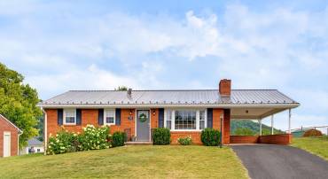 293 GRANDON RD, STAUNTON, Virginia 24401, 3 Bedrooms Bedrooms, ,1 BathroomBathrooms,Residential,293 GRANDON RD,682071 MLS # 682071
