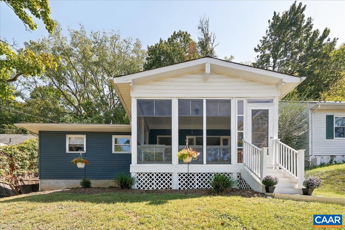 425 ALBEMARLE AVE, STAUNTON, Virginia 24401, 3 Bedrooms Bedrooms, ,2 BathroomsBathrooms,Residential,Hilltop Haven,425 ALBEMARLE AVE,682076 MLS # 682076 425 ALBEMARLE AVE, STAUNTON, Virginia 24401, 3 Bedrooms Bedrooms, ,2 BathroomsBathrooms,Residential,Hilltop Haven,425 ALBEMARLE AVE,682076 MLS # 682076