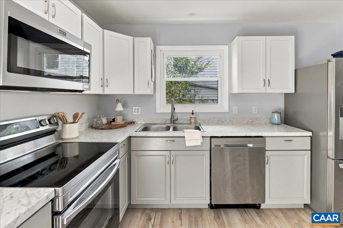 425 ALBEMARLE AVE, STAUNTON, Virginia 24401, 3 Bedrooms Bedrooms, ,2 BathroomsBathrooms,Residential,Hilltop Haven,425 ALBEMARLE AVE,682076 MLS # 682076 425 ALBEMARLE AVE, STAUNTON, Virginia 24401, 3 Bedrooms Bedrooms, ,2 BathroomsBathrooms,Residential,Hilltop Haven,425 ALBEMARLE AVE,682076 MLS # 682076