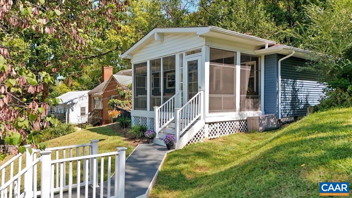 425 ALBEMARLE AVE, STAUNTON, Virginia 24401, 3 Bedrooms Bedrooms, ,2 BathroomsBathrooms,Residential,Hilltop Haven,425 ALBEMARLE AVE,682076 MLS # 682076 425 ALBEMARLE AVE, STAUNTON, Virginia 24401, 3 Bedrooms Bedrooms, ,2 BathroomsBathrooms,Residential,Hilltop Haven,425 ALBEMARLE AVE,682076 MLS # 682076