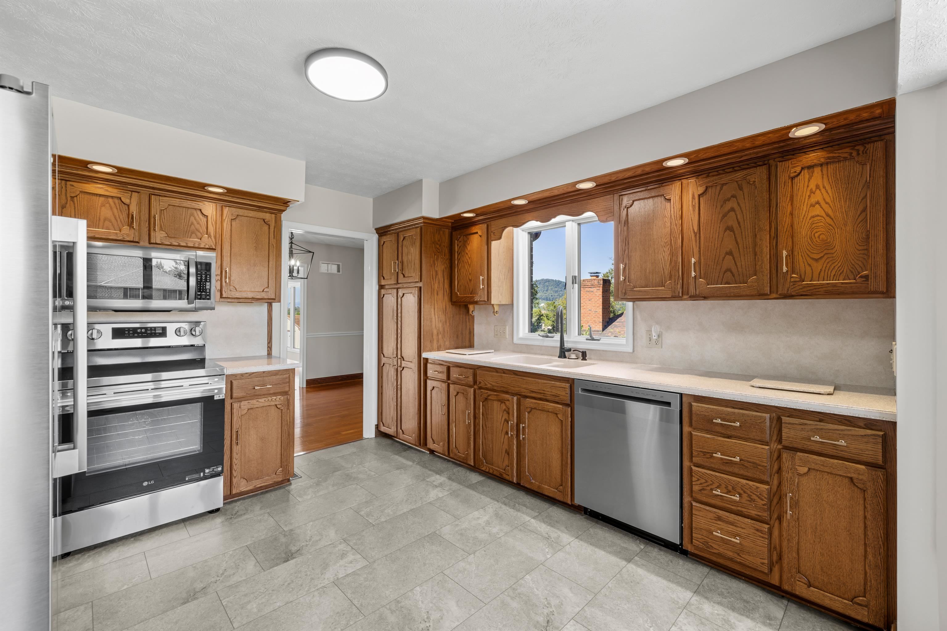 3365 WHITE OAK DR, ROCKINGHAM, Virginia 22801, 4 Bedrooms Bedrooms, ,3 BathroomsBathrooms,Residential,3365 WHITE OAK DR,682079 MLS # 682079 3365 WHITE OAK DR, ROCKINGHAM, Virginia 22801, 4 Bedrooms Bedrooms, ,3 BathroomsBathrooms,Residential,3365 WHITE OAK DR,682079 MLS # 682079