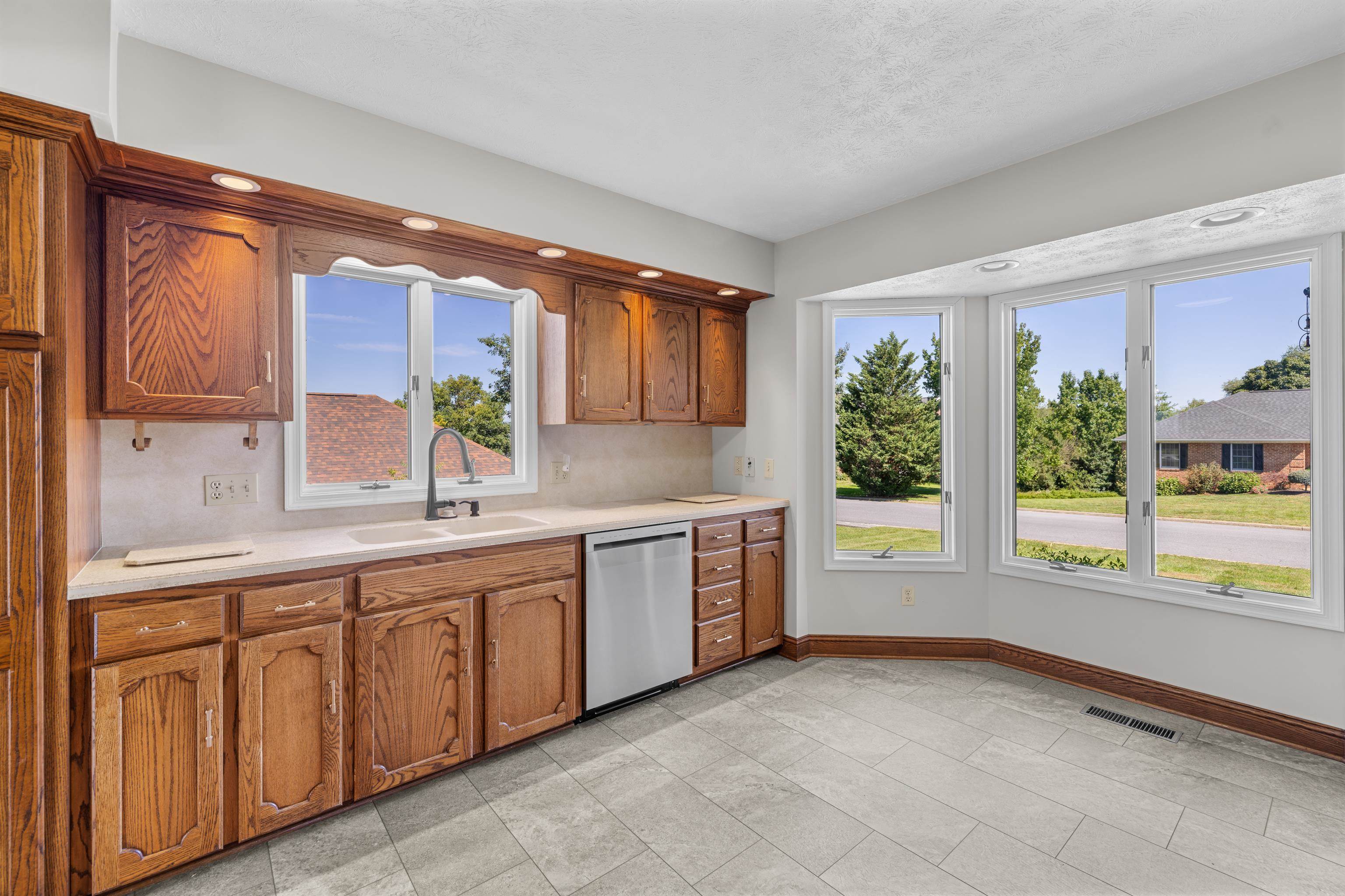 3365 WHITE OAK DR, ROCKINGHAM, Virginia 22801, 4 Bedrooms Bedrooms, ,3 BathroomsBathrooms,Residential,3365 WHITE OAK DR,682079 MLS # 682079 3365 WHITE OAK DR, ROCKINGHAM, Virginia 22801, 4 Bedrooms Bedrooms, ,3 BathroomsBathrooms,Residential,3365 WHITE OAK DR,682079 MLS # 682079