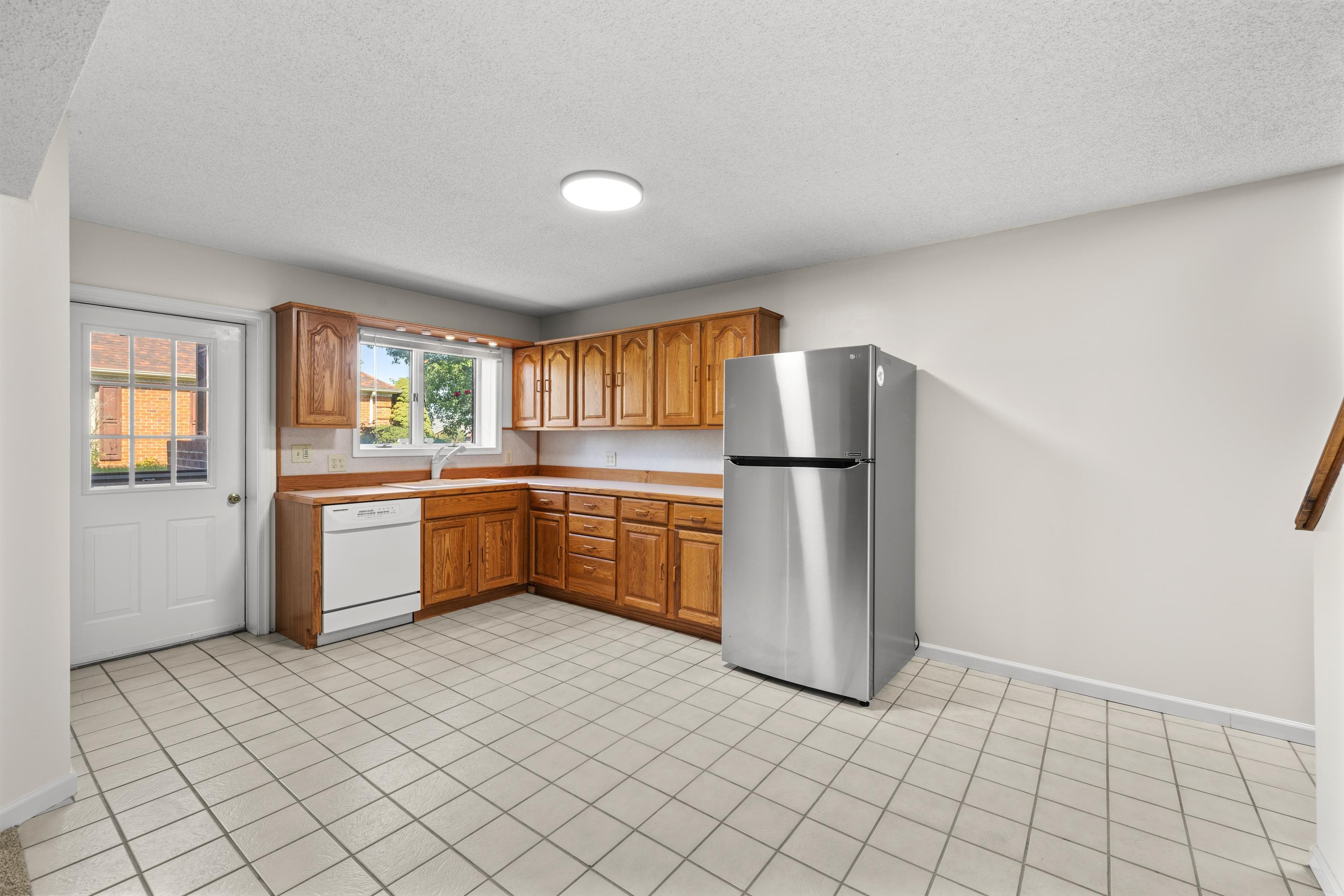 3365 WHITE OAK DR, ROCKINGHAM, Virginia 22801, 4 Bedrooms Bedrooms, ,3 BathroomsBathrooms,Residential,3365 WHITE OAK DR,682079 MLS # 682079 3365 WHITE OAK DR, ROCKINGHAM, Virginia 22801, 4 Bedrooms Bedrooms, ,3 BathroomsBathrooms,Residential,3365 WHITE OAK DR,682079 MLS # 682079