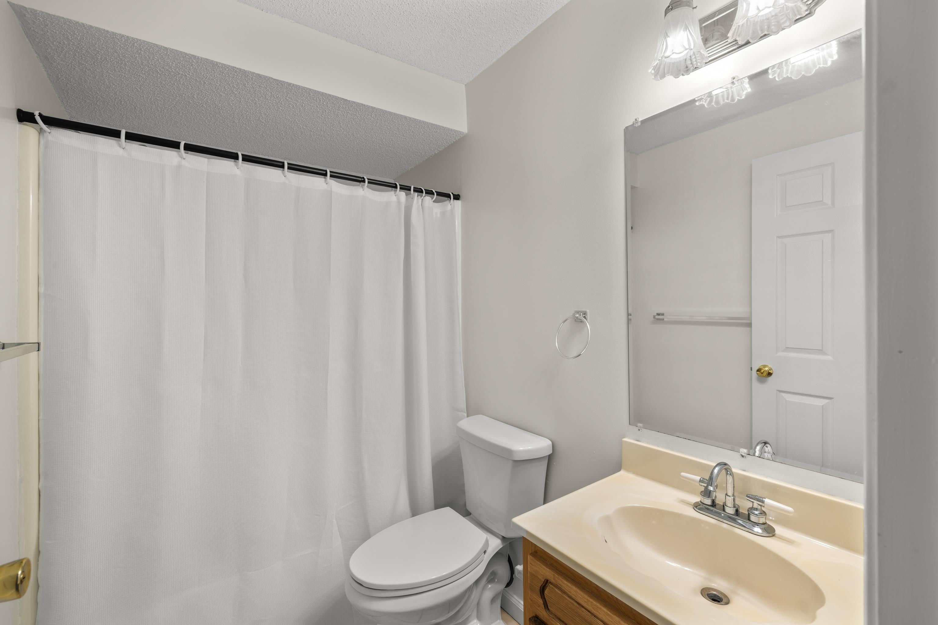 3365 WHITE OAK DR, ROCKINGHAM, Virginia 22801, 4 Bedrooms Bedrooms, ,3 BathroomsBathrooms,Residential,3365 WHITE OAK DR,682079 MLS # 682079 3365 WHITE OAK DR, ROCKINGHAM, Virginia 22801, 4 Bedrooms Bedrooms, ,3 BathroomsBathrooms,Residential,3365 WHITE OAK DR,682079 MLS # 682079