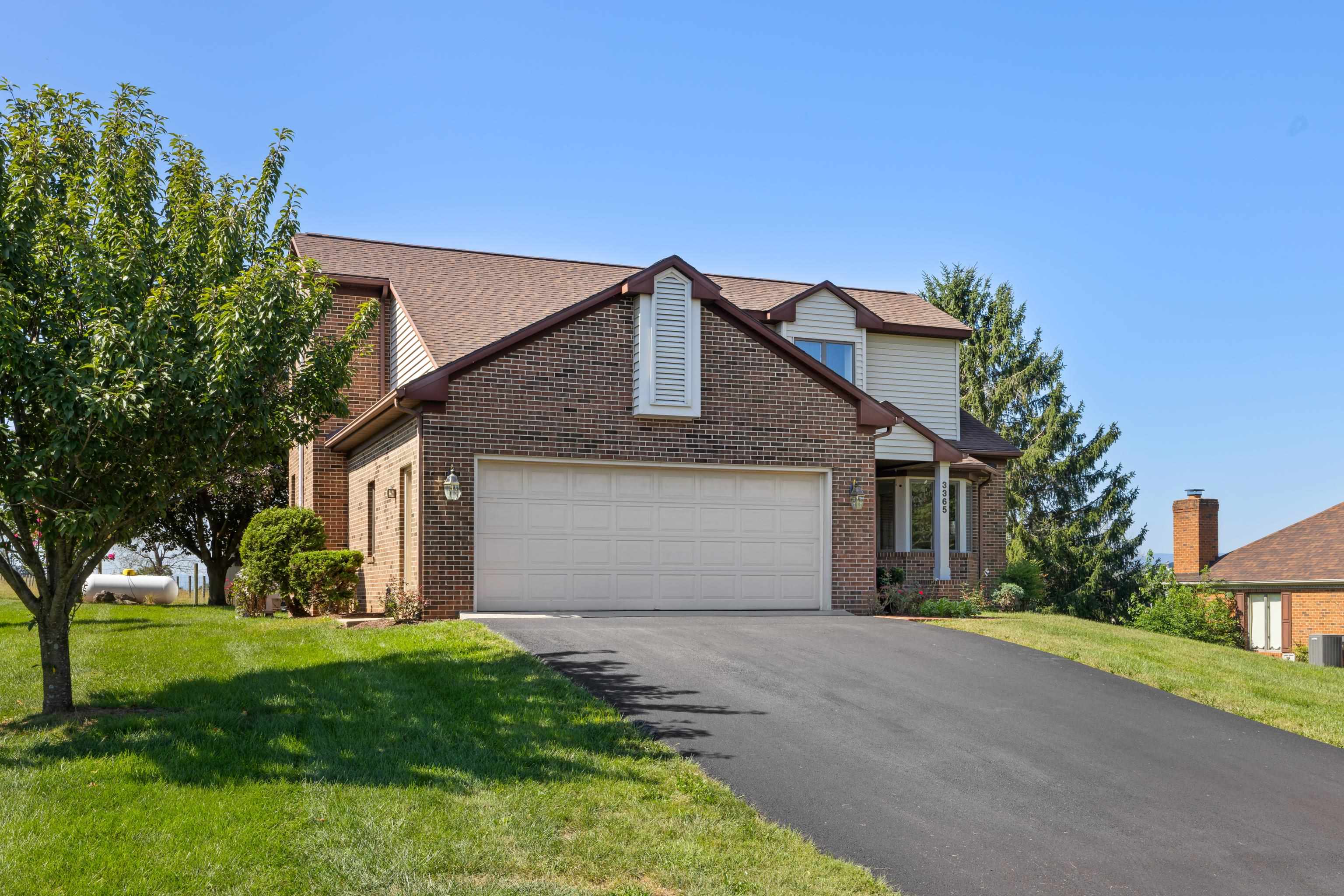 3365 WHITE OAK DR, ROCKINGHAM, Virginia 22801, 4 Bedrooms Bedrooms, ,3 BathroomsBathrooms,Residential,3365 WHITE OAK DR,682079 MLS # 682079 3365 WHITE OAK DR, ROCKINGHAM, Virginia 22801, 4 Bedrooms Bedrooms, ,3 BathroomsBathrooms,Residential,3365 WHITE OAK DR,682079 MLS # 682079