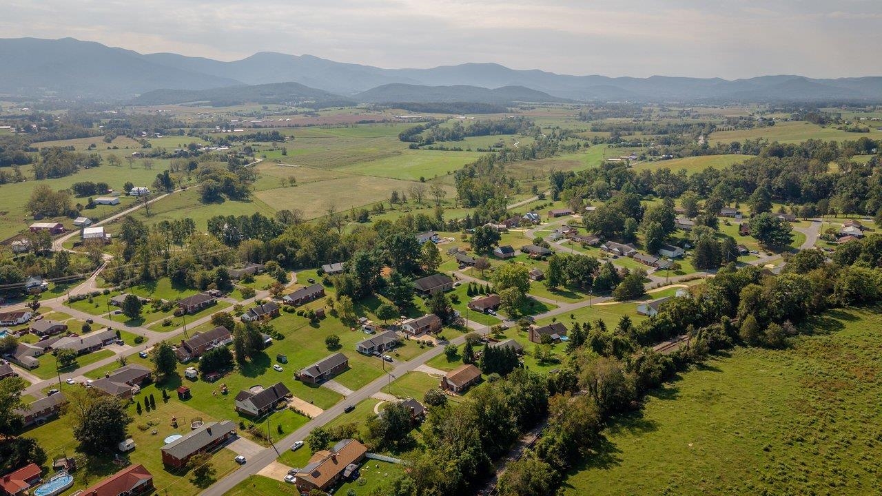 23 GREENFIELD RD, LURAY, Virginia 22835, 3 Bedrooms Bedrooms, ,2 BathroomsBathrooms,Residential,23 GREENFIELD RD,681989 MLS # 681989