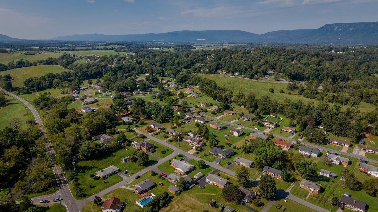 23 GREENFIELD RD, LURAY, Virginia 22835, 3 Bedrooms Bedrooms, ,2 BathroomsBathrooms,Residential,23 GREENFIELD RD,681989 MLS # 681989