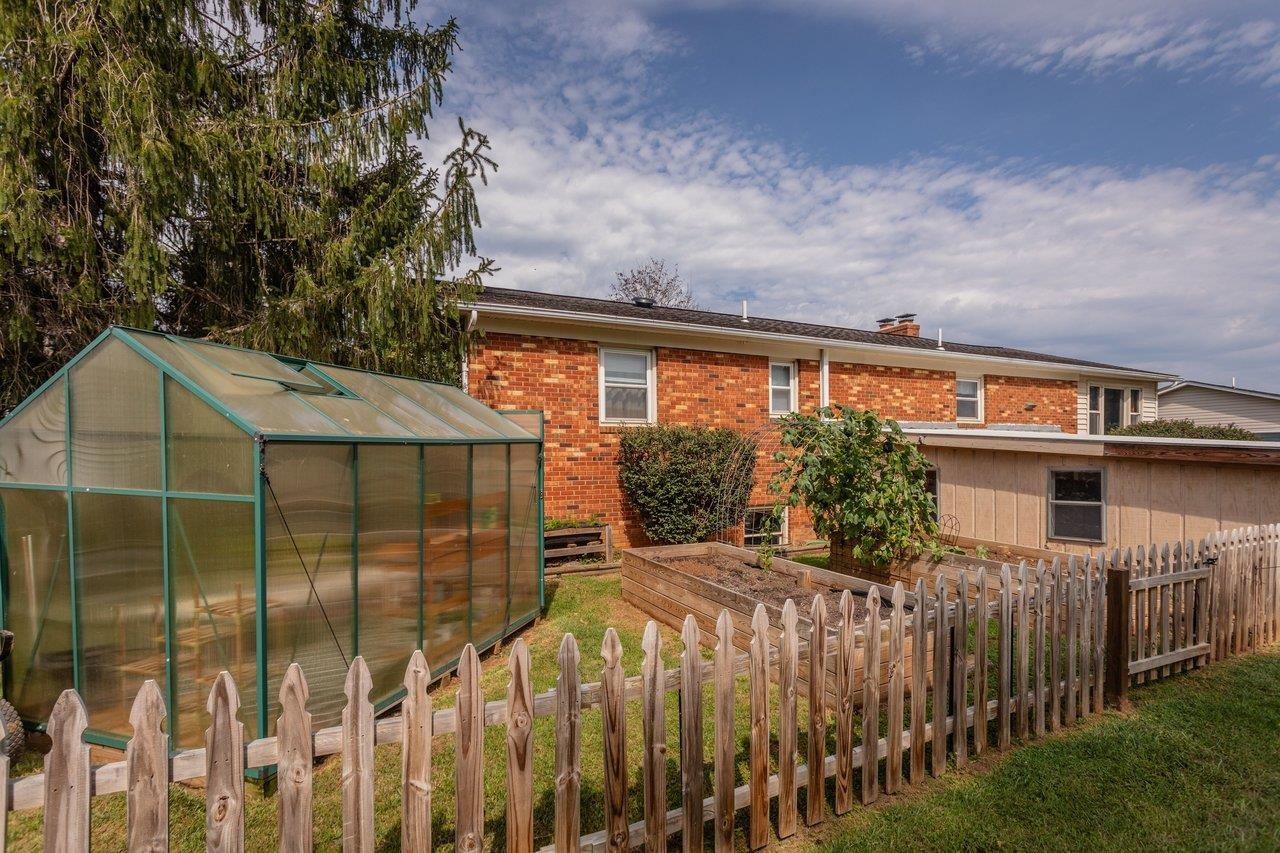 23 GREENFIELD RD, LURAY, Virginia 22835, 3 Bedrooms Bedrooms, ,2 BathroomsBathrooms,Residential,23 GREENFIELD RD,681989 MLS # 681989