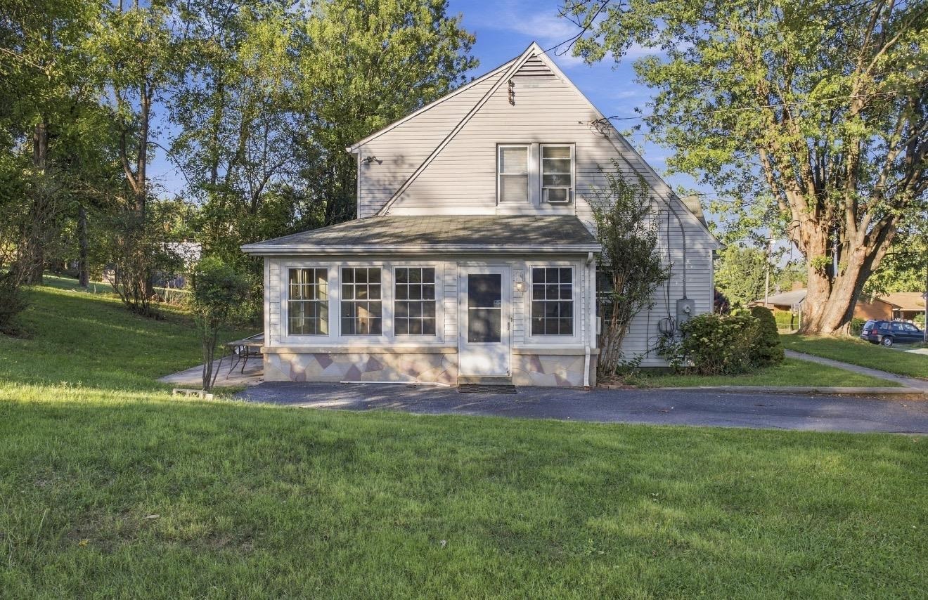 27 MIDDLE RIVER DR, VERONA, Virginia 24482, 3 Bedrooms Bedrooms, ,2 BathroomsBathrooms,Residential,27 MIDDLE RIVER DR,682052 MLS # 682052 27 MIDDLE RIVER DR, VERONA, Virginia 24482, 3 Bedrooms Bedrooms, ,2 BathroomsBathrooms,Residential,27 MIDDLE RIVER DR,682052 MLS # 682052