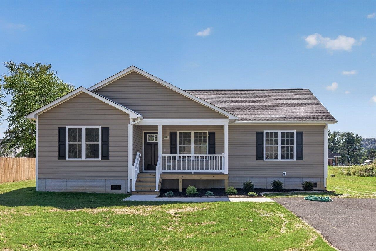 101 8TH ST, GROTTOES, Virginia 24441, 3 Bedrooms Bedrooms, ,2 BathroomsBathrooms,Residential,101 8TH ST,682101 MLS # 682101