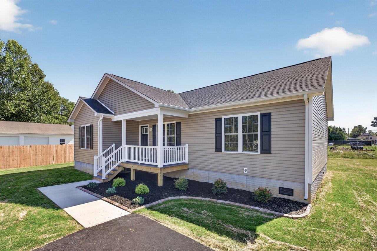 101 8TH ST, GROTTOES, Virginia 24441, 3 Bedrooms Bedrooms, ,2 BathroomsBathrooms,Residential,101 8TH ST,682101 MLS # 682101