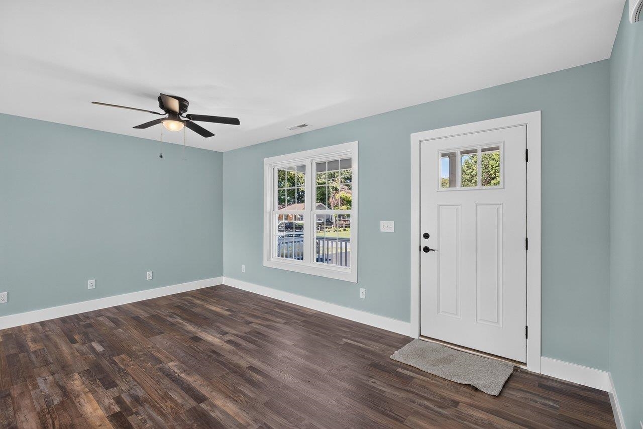 101 8TH ST, GROTTOES, Virginia 24441, 3 Bedrooms Bedrooms, ,2 BathroomsBathrooms,Residential,101 8TH ST,682101 MLS # 682101