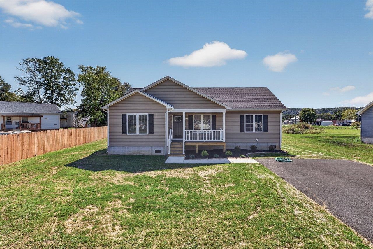 101 8TH ST, GROTTOES, Virginia 24441, 3 Bedrooms Bedrooms, ,2 BathroomsBathrooms,Residential,101 8TH ST,682101 MLS # 682101