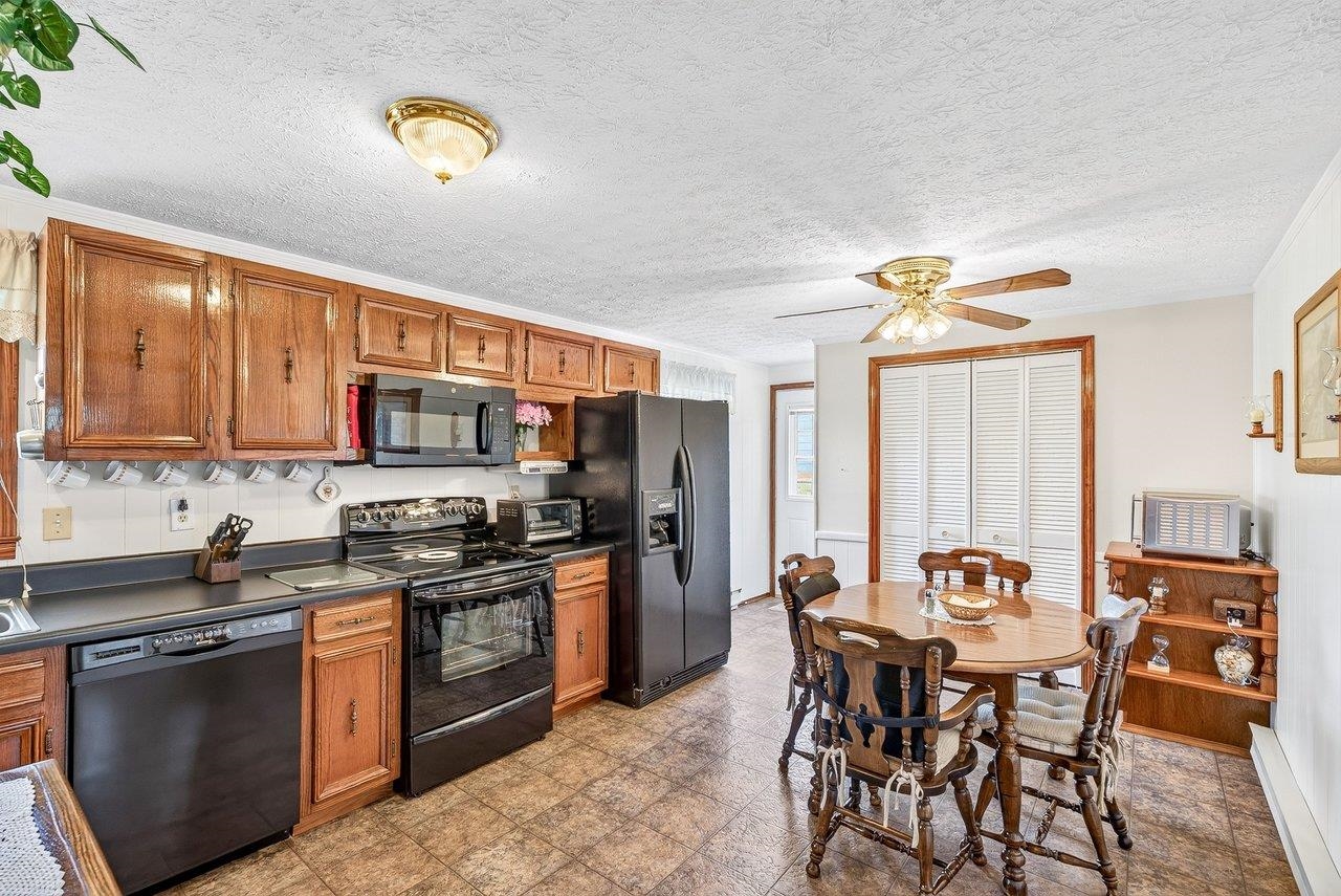 2627 MINIE BALL LN, KEEZLETOWN, Virginia 22832, 3 Bedrooms Bedrooms, ,1 BathroomBathrooms,Residential,2627 MINIE BALL LN,679329 MLS # 679329 2627 MINIE BALL LN, KEEZLETOWN, Virginia 22832, 3 Bedrooms Bedrooms, ,1 BathroomBathrooms,Residential,2627 MINIE BALL LN,679329 MLS # 679329