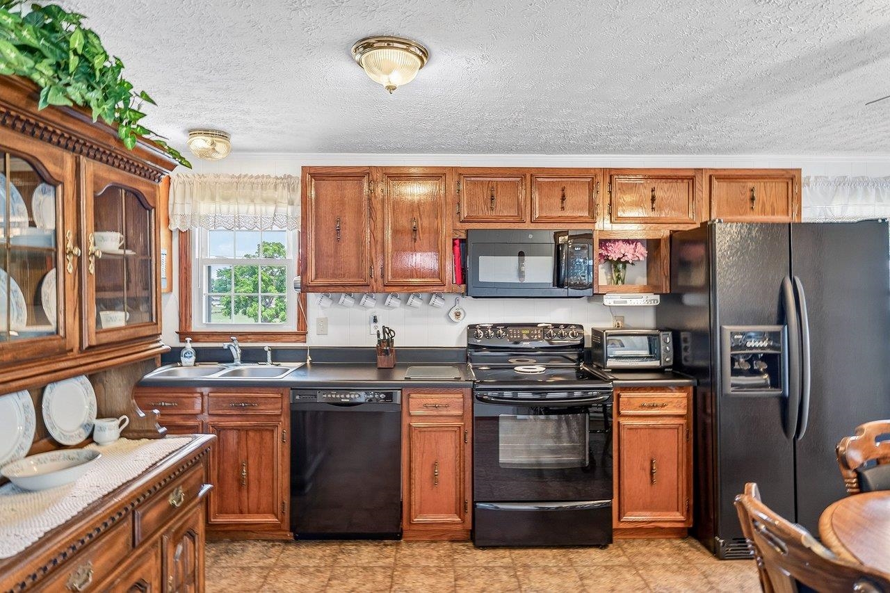 2627 MINIE BALL LN, KEEZLETOWN, Virginia 22832, 3 Bedrooms Bedrooms, ,1 BathroomBathrooms,Residential,2627 MINIE BALL LN,679329 MLS # 679329 2627 MINIE BALL LN, KEEZLETOWN, Virginia 22832, 3 Bedrooms Bedrooms, ,1 BathroomBathrooms,Residential,2627 MINIE BALL LN,679329 MLS # 679329