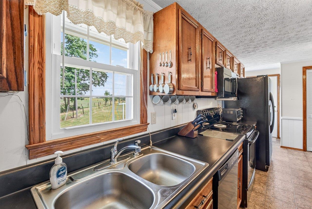 2627 MINIE BALL LN, KEEZLETOWN, Virginia 22832, 3 Bedrooms Bedrooms, ,1 BathroomBathrooms,Residential,2627 MINIE BALL LN,679329 MLS # 679329 2627 MINIE BALL LN, KEEZLETOWN, Virginia 22832, 3 Bedrooms Bedrooms, ,1 BathroomBathrooms,Residential,2627 MINIE BALL LN,679329 MLS # 679329