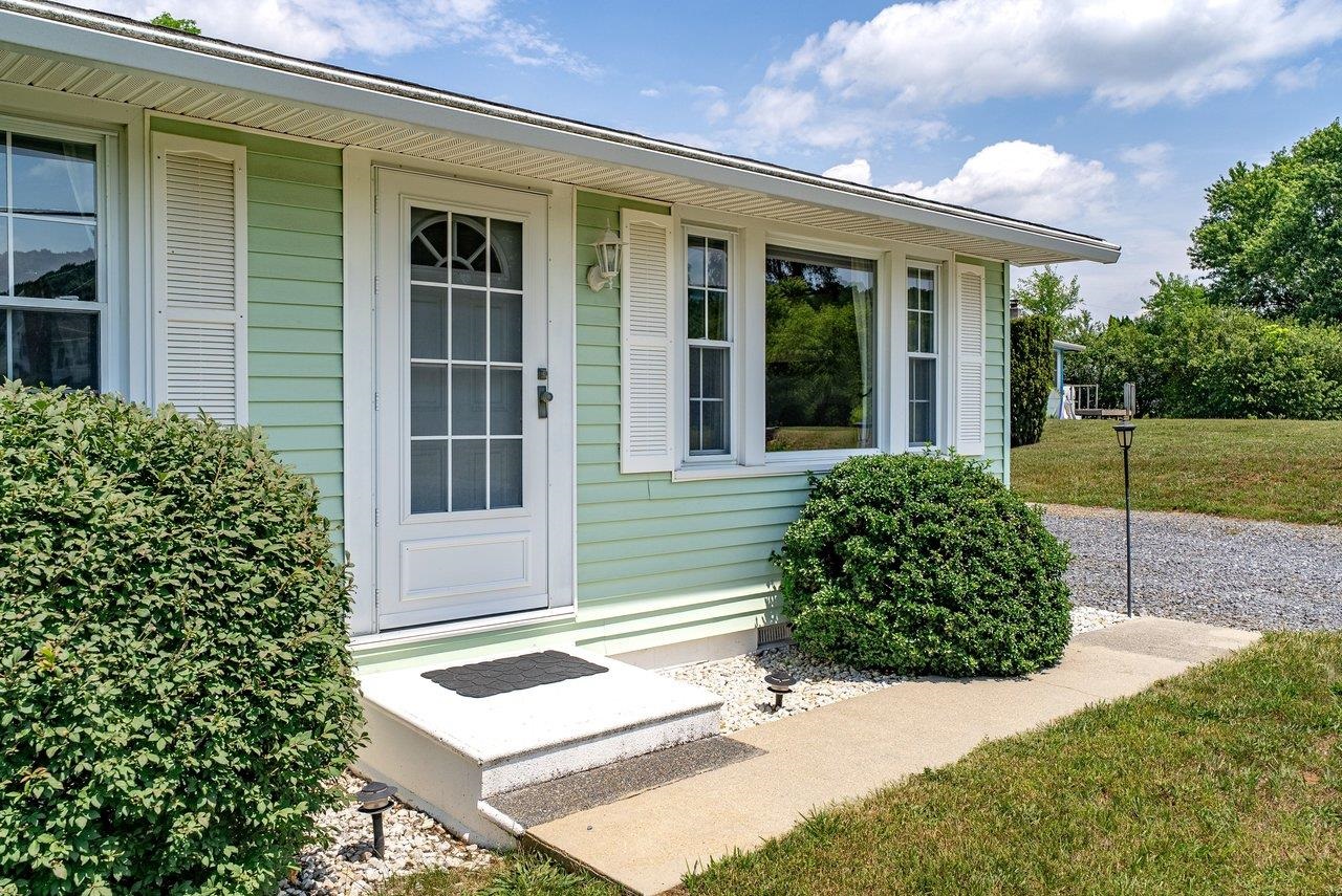 2627 MINIE BALL LN, KEEZLETOWN, Virginia 22832, 3 Bedrooms Bedrooms, ,1 BathroomBathrooms,Residential,2627 MINIE BALL LN,679329 MLS # 679329 2627 MINIE BALL LN, KEEZLETOWN, Virginia 22832, 3 Bedrooms Bedrooms, ,1 BathroomBathrooms,Residential,2627 MINIE BALL LN,679329 MLS # 679329