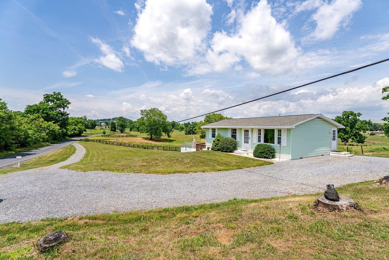 2627 MINIE BALL LN, KEEZLETOWN, Virginia 22832, 3 Bedrooms Bedrooms, ,1 BathroomBathrooms,Residential,2627 MINIE BALL LN,679329 MLS # 679329 2627 MINIE BALL LN, KEEZLETOWN, Virginia 22832, 3 Bedrooms Bedrooms, ,1 BathroomBathrooms,Residential,2627 MINIE BALL LN,679329 MLS # 679329
