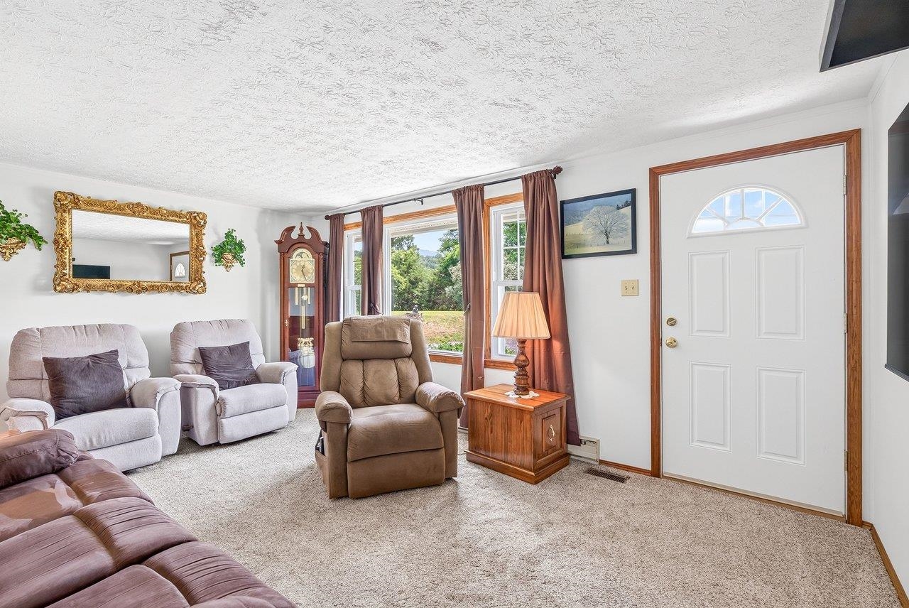 2627 MINIE BALL LN, KEEZLETOWN, Virginia 22832, 3 Bedrooms Bedrooms, ,1 BathroomBathrooms,Residential,2627 MINIE BALL LN,679329 MLS # 679329 2627 MINIE BALL LN, KEEZLETOWN, Virginia 22832, 3 Bedrooms Bedrooms, ,1 BathroomBathrooms,Residential,2627 MINIE BALL LN,679329 MLS # 679329