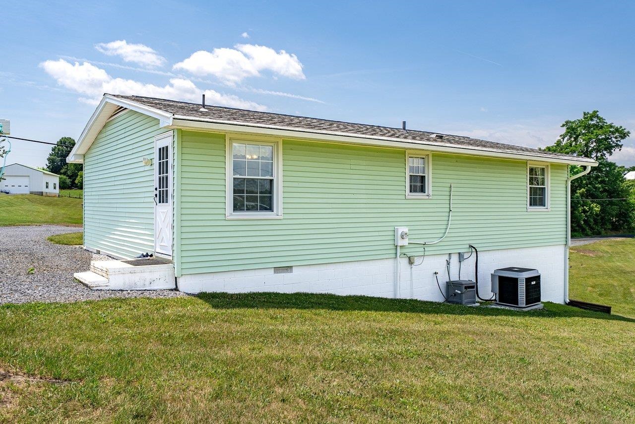 2627 MINIE BALL LN, KEEZLETOWN, Virginia 22832, 3 Bedrooms Bedrooms, ,1 BathroomBathrooms,Residential,2627 MINIE BALL LN,679329 MLS # 679329 2627 MINIE BALL LN, KEEZLETOWN, Virginia 22832, 3 Bedrooms Bedrooms, ,1 BathroomBathrooms,Residential,2627 MINIE BALL LN,679329 MLS # 679329