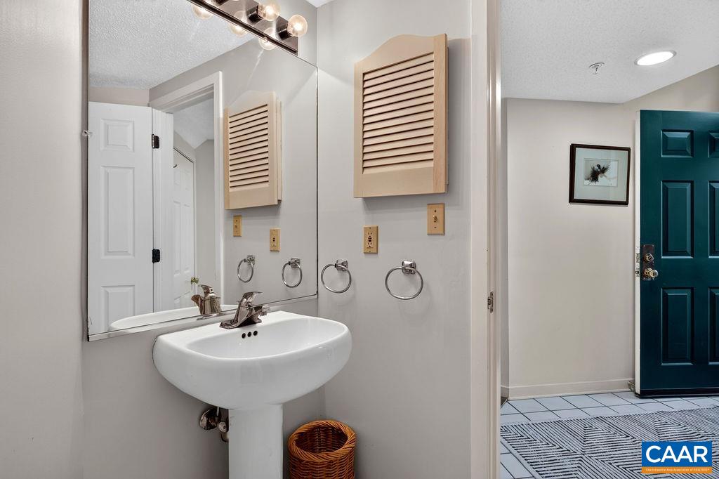 2004 STONE RIDGE WOODS CONDOS, WINTERGREEN RESORT, Virginia 22958, 3 Bedrooms Bedrooms, ,3 BathroomsBathrooms,Residential,2004 STONE RIDGE WOODS CONDOS,682130 MLS # 682130