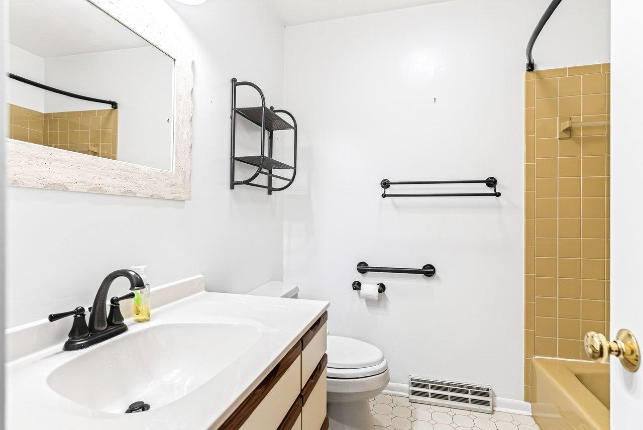 1630 CENTRAL AVE, HARRISONBURG, Virginia 22801, 5 Bedrooms Bedrooms, ,3 BathroomsBathrooms,Residential,1630 CENTRAL AVE,682134 MLS # 682134 1630 CENTRAL AVE, HARRISONBURG, Virginia 22801, 5 Bedrooms Bedrooms, ,3 BathroomsBathrooms,Residential,1630 CENTRAL AVE,682134 MLS # 682134