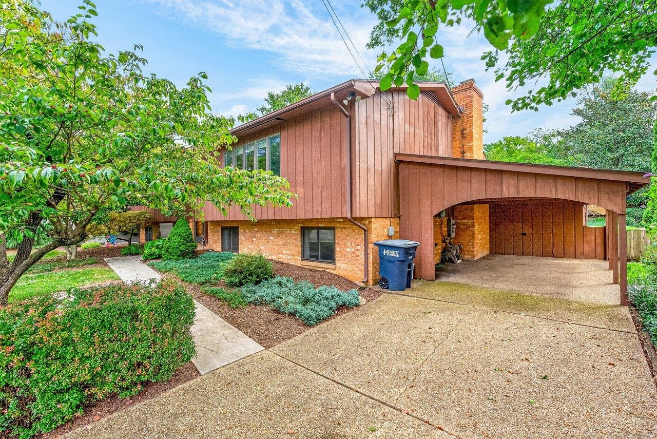 1630 CENTRAL AVE, HARRISONBURG, Virginia 22801, 5 Bedrooms Bedrooms, ,3 BathroomsBathrooms,Residential,1630 CENTRAL AVE,682134 MLS # 682134 1630 CENTRAL AVE, HARRISONBURG, Virginia 22801, 5 Bedrooms Bedrooms, ,3 BathroomsBathrooms,Residential,1630 CENTRAL AVE,682134 MLS # 682134